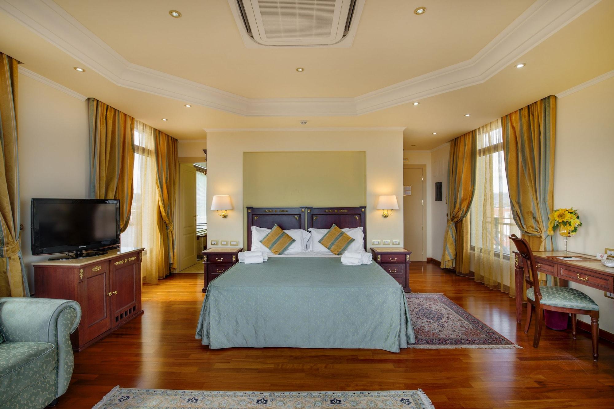 Panorama Hotel 4*